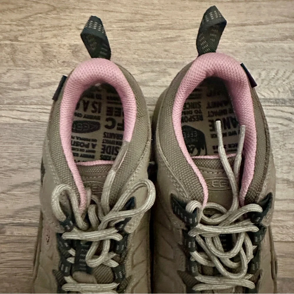 Keen Women's Taupe Hiking Shoe with Pink Lining